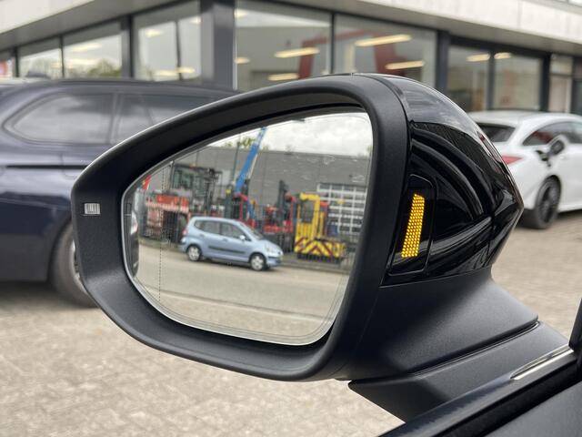 Volkswagen PASSAT Variant 1.5 eTSI Elegance Business 17"/Trekhaak/360 camera/Adaptieve cruise/Dodehoek/Stoel + stuurverwarming/Sfeerverlichting/Apple Carplay & Android Auto