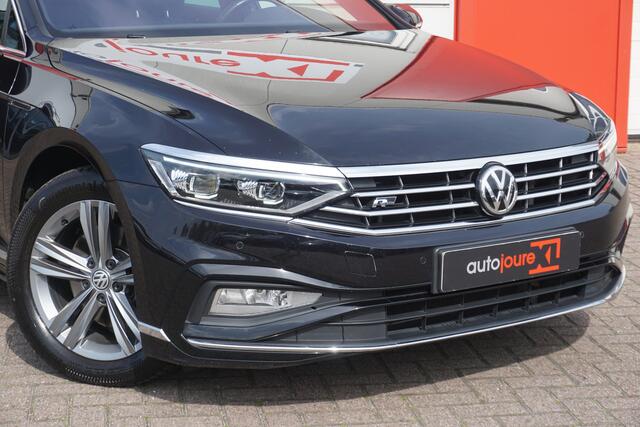 Volkswagen PASSAT Variant 1.5 TSI DSG Elegance R-Line | ACC | Panoramadak | Camera | Winter Pakket | Virtual Cockpit | 2x R-Line | Trekhaak |