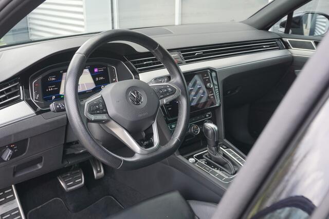 Volkswagen PASSAT Variant 1.5 TSI DSG Elegance R-Line | ACC | Panoramadak | Camera | Winter Pakket | Virtual Cockpit | 2x R-Line | Trekhaak |