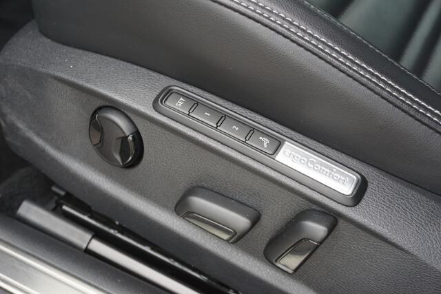Volkswagen PASSAT Variant 1.5 TSI DSG Elegance R-Line | ACC | Panoramadak | Camera | Winter Pakket | Virtual Cockpit | 2x R-Line | Trekhaak |