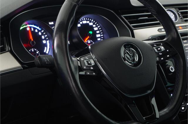 Volkswagen PASSAT Variant 1.4 TSI GTE Highline > Pano.schuif/trekhaak/Adapt. cruise/Camera/stoelverwarming...