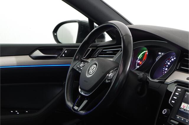 Volkswagen PASSAT Variant 1.4 TSI GTE Highline > Pano.schuif/trekhaak/Adapt. cruise/Camera/stoelverwarming...