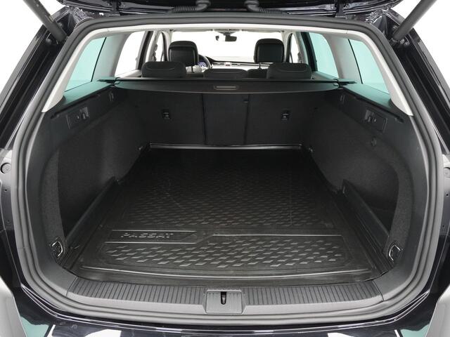 Volkswagen PASSAT Variant 1.5 TSI 150pk DSG Business Navigatie Camera Virtual Cockpit Acc
