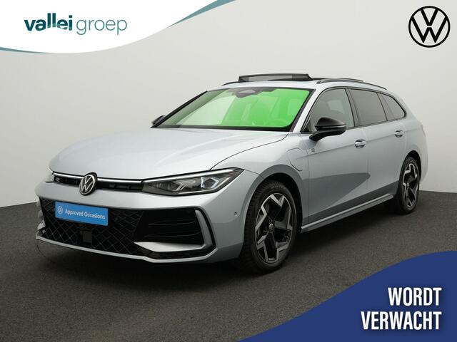 Volkswagen PASSAT Variant 1.5 272 pk DSG eHybrid R-Line Edition | Panoramadak | Trekhaak | IQ Light | Rondomzicht camera | Head-up display | Adaptief onderstel | Stoel-/achterbankverwarming