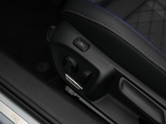 Volkswagen PASSAT Variant 1.5 272 pk DSG eHybrid R-Line Edition | Panoramadak | Trekhaak | IQ Light | Rondomzicht camera | Head-up display | Adaptief onderstel | Stoel-/achterbankverwarming