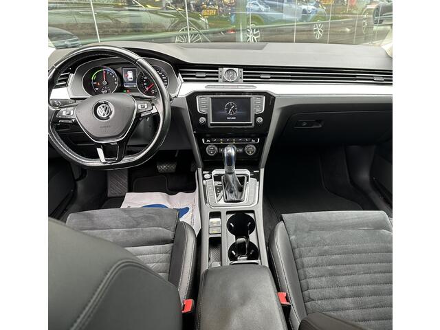Volkswagen PASSAT Variant 1.4 TSI GTE Highline - 18inch - Trekhaak