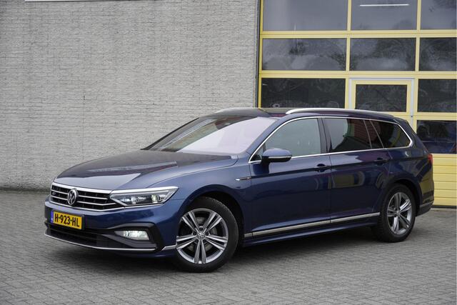Volkswagen PASSAT Variant 1.5 TSI 150PK! Automaat R-Line Elegance Business BJ2020 Lmv 17" | Led V+A | Pdc | Navi | Keyless entry | Trekhaak | Elek. achterklep | Achteruitrijcamera | App-Connect | Dashboard verlichting | Virtual cockpit | Sportstoelen | Verwarmde voorstoele
