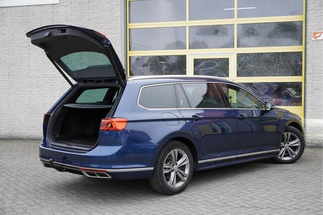 Volkswagen PASSAT Variant 1.5 TSI 150PK! Automaat R-Line Elegance Business BJ2020 Lmv 17" | Led V+A | Pdc | Navi | Keyless entry | Trekhaak | Elek. achterklep | Achteruitrijcamera | App-Connect | Dashboard verlichting | Virtual cockpit | Sportstoelen | Verwarmde voorstoele
