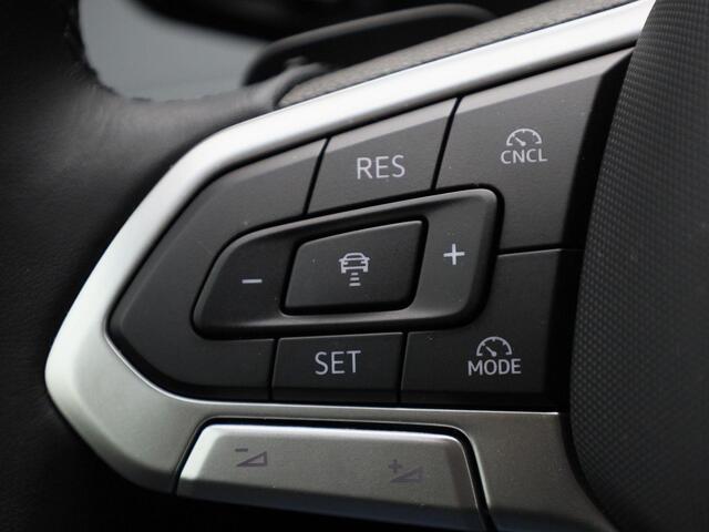 Volkswagen PASSAT Variant 1.5eHybrid 150kW/204PK Business DSG · Navigatie · Trekhaak · Camera + Parkeersensoren · Garantie tot augustus 2029 of 100000km