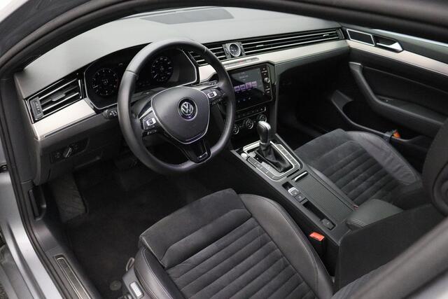 Volkswagen PASSAT Variant 1.4 TSI ACT Highline Business R-Line 2017 NAP | Virtual cockpit | Panoramadak | Navigatie | Adaptive cruise control | Carplay | LED | Ergocomfort | DSG | Trekhaak