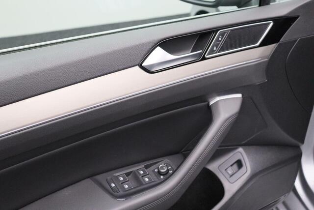 Volkswagen PASSAT Variant 1.4 TSI ACT Highline Business R-Line 2017 NAP | Virtual cockpit | Panoramadak | Navigatie | Adaptive cruise control | Carplay | LED | Ergocomfort | DSG | Trekhaak