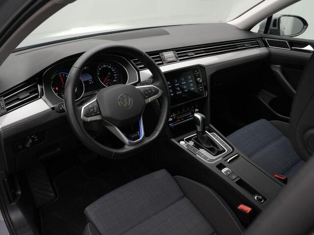 Volkswagen PASSAT Variant 1.4 TSI 218 pk DSG PHEV GTE Business | Panoramadak | Achteruitrijcamera | Stoelverwarming