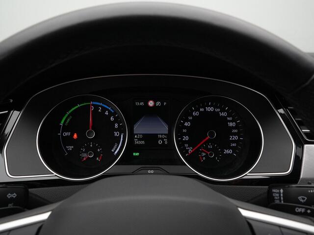 Volkswagen PASSAT Variant 1.4 TSI 218 pk DSG PHEV GTE Business | Panoramadak | Achteruitrijcamera | Stoelverwarming