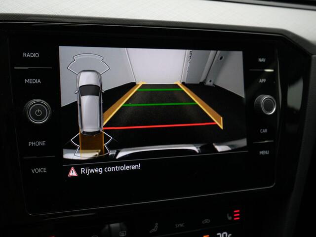 Volkswagen PASSAT Variant 1.4 TSI 218 pk DSG PHEV GTE Business | Panoramadak | Achteruitrijcamera | Stoelverwarming