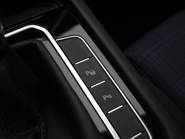 Volkswagen PASSAT Variant 1.4 TSI 218 pk DSG PHEV GTE Business | Panoramadak | Achteruitrijcamera | Stoelverwarming