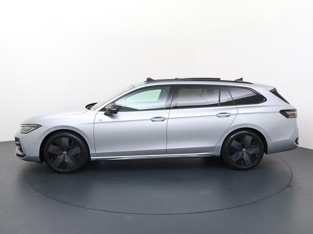Volkswagen PASSAT Variant R-Line Business 1.5 110 kW / 150 pk eTSI Variant 7 versn. DSG | Black Style | Harman Kardon | Panoramadak | Area View | Discover Pro navigatie |