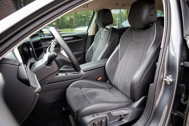 Volkswagen PASSAT Variant 1.5 eTSI Elegance Business Massagestoelen, Adap. cruise, Sfeerverlichting, Schakelflippers, Stuurverwarming