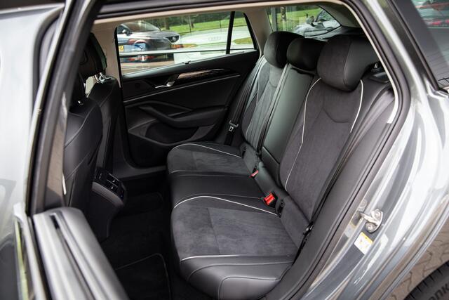 Volkswagen PASSAT Variant 1.5 eTSI Elegance Business Massagestoelen, Adap. cruise, Sfeerverlichting, Schakelflippers, Stuurverwarming