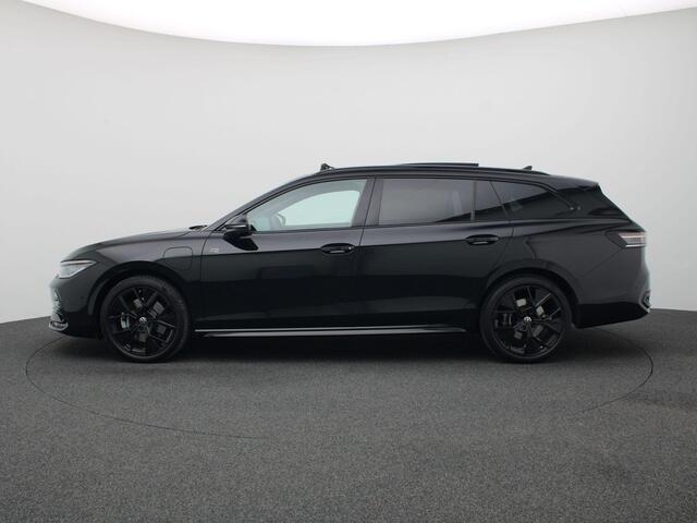 Volkswagen PASSAT Variant 1.5 eHybrid R-Line Business 272PK DSG matrix led, trekhaak, 360gr. camera, head-up, panoramadak, Harman Kardon audio, stuur-stoelverwarming, stoelmassage, virtual pedal, 19" lichtmetaal