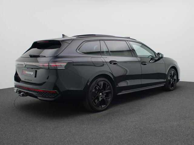 Volkswagen PASSAT Variant 1.5 eHybrid R-Line Business 272PK DSG matrix led, trekhaak, 360gr. camera, head-up, panoramadak, Harman Kardon audio, stuur-stoelverwarming, stoelmassage, virtual pedal, 19" lichtmetaal