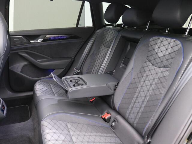 Volkswagen PASSAT Variant 1.5 eHybrid R-Line Business 272PK DSG matrix led, trekhaak, 360gr. camera, head-up, panoramadak, Harman Kardon audio, stuur-stoelverwarming, stoelmassage, virtual pedal, 19" lichtmetaal