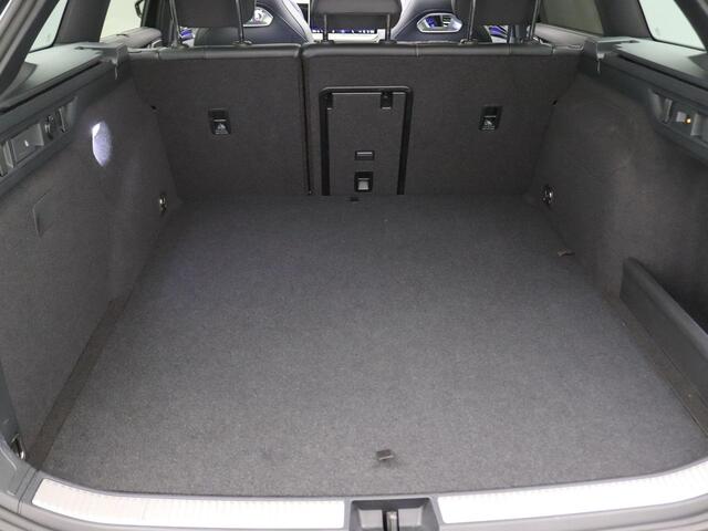 Volkswagen PASSAT Variant 1.5 eHybrid R-Line Business 272PK DSG matrix led, trekhaak, 360gr. camera, head-up, panoramadak, Harman Kardon audio, stuur-stoelverwarming, stoelmassage, virtual pedal, 19" lichtmetaal