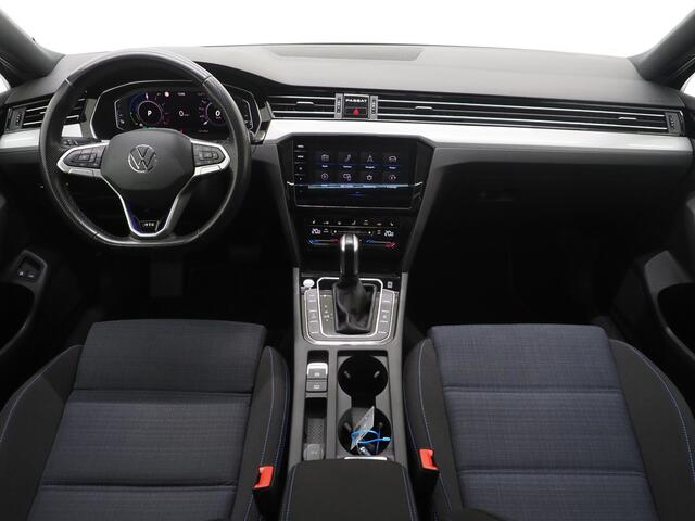 Volkswagen PASSAT Variant 1.4 TSI PHEV GTE | Panoramadak | Massage | 360 | Adaptive Cruise | Virtual | Trekhaak