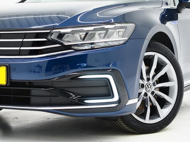 Volkswagen PASSAT Variant 1.4 TSI PHEV GTE | Panoramadak | Massage | 360 | Adaptive Cruise | Virtual | Trekhaak