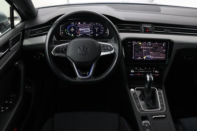 Volkswagen PASSAT 1.4 TSI PHEV GTE Business | Trekhaak | Carplay | Matrix LED | Adaptive cruise | Camera | Navigatie | Side Assist | Parkeerhulp