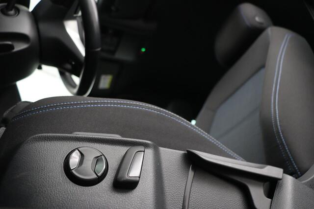 Volkswagen PASSAT 1.4 TSI PHEV GTE Business | Trekhaak | Carplay | Matrix LED | Adaptive cruise | Camera | Navigatie | Side Assist | Parkeerhulp