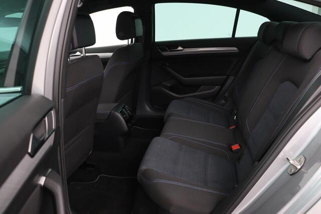 Volkswagen PASSAT 1.4 TSI PHEV GTE Business | Trekhaak | Carplay | Matrix LED | Adaptive cruise | Camera | Navigatie | Side Assist | Parkeerhulp