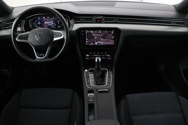 Volkswagen PASSAT 1.4 TSI PHEV GTE Business | Trekhaak | Carplay | Matrix LED | Adaptive cruise | Camera | Navigatie | Side Assist | Parkeerhulp