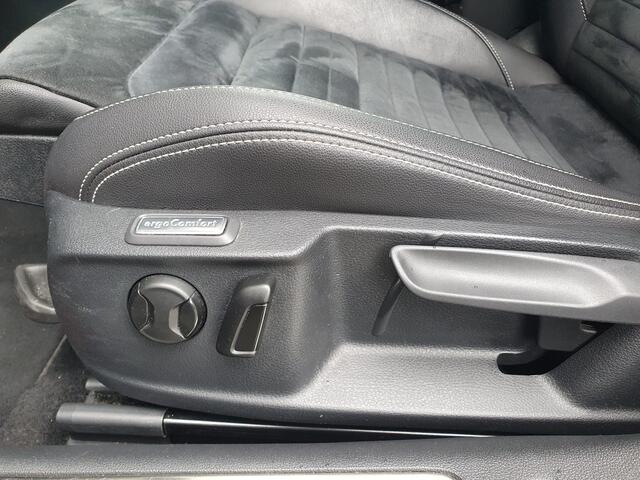 Volkswagen PASSAT Variant 1.5 TSI Elegance Business R NAVI/LED/CRUISE/CLIMA/LMV