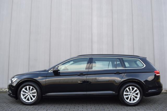 Volkswagen PASSAT Variant 1.4 TSI Automaat Connected Series Plus ECC | Carplay | Sportstoelen | Afn. Trekhaak | Adap. Cruise | Volledig Onderhouden!!