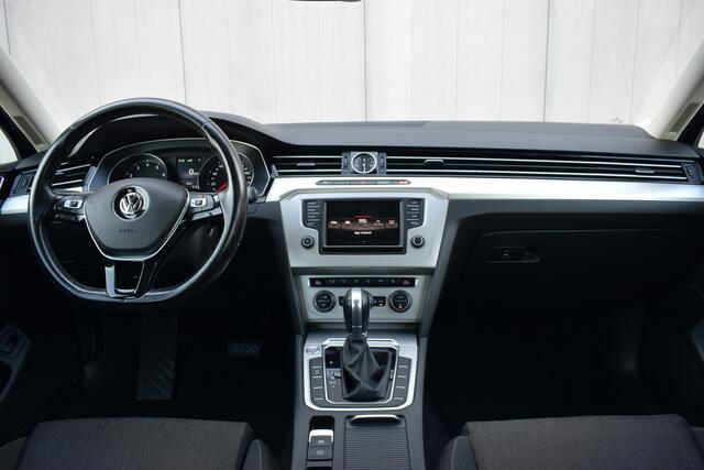Volkswagen PASSAT Variant 1.4 TSI Automaat Connected Series Plus ECC | Carplay | Sportstoelen | Afn. Trekhaak | Adap. Cruise | Volledig Onderhouden!!