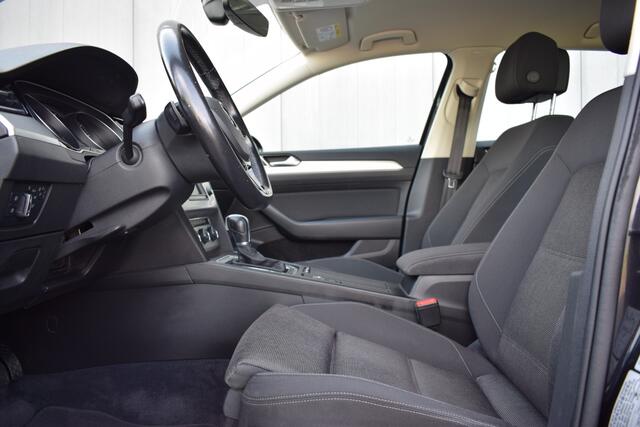 Volkswagen PASSAT Variant 1.4 TSI Automaat Connected Series Plus ECC | Carplay | Sportstoelen | Afn. Trekhaak | Adap. Cruise | Volledig Onderhouden!!