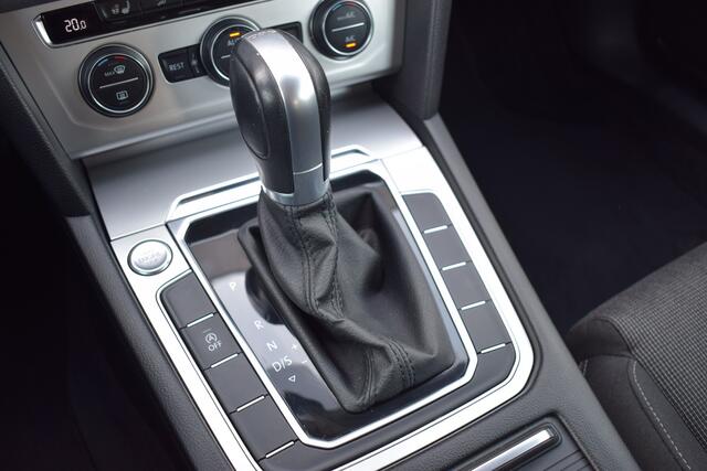 Volkswagen PASSAT Variant 1.4 TSI Automaat Connected Series Plus ECC | Carplay | Sportstoelen | Afn. Trekhaak | Adap. Cruise | Volledig Onderhouden!!