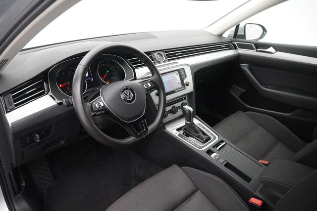 Volkswagen PASSAT BWJ 2017 1.8 180 PK TSI Business Edition R / AUTOMAAT TREKHAAK / STOELVERWARMING / STUURVERWARMING / ADAPTIVE CRUISE / CLIMA / NAVI / PARKEERSENSOREN / LMV /