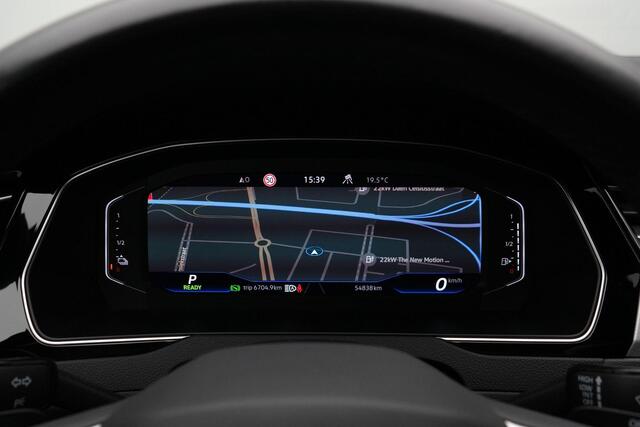 Volkswagen PASSAT Variant 1.4 TSI 218 pk DSG PHEV GTE Business | Trekhaak | Navigatie Discover Pro | IQ Light | Adaptief onderstel | Head-up display | Leder/alcantara | Achteruitrijcamera