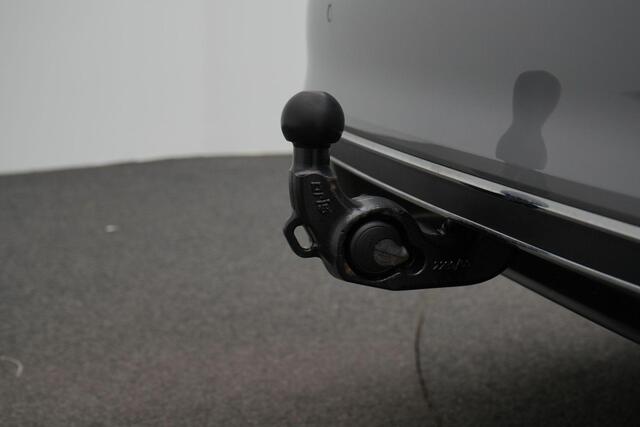 Volkswagen PASSAT Variant 1.4 TSI 218 pk DSG PHEV GTE Business | Trekhaak | Navigatie Discover Pro | IQ Light | Adaptief onderstel | Head-up display | Leder/alcantara | Achteruitrijcamera