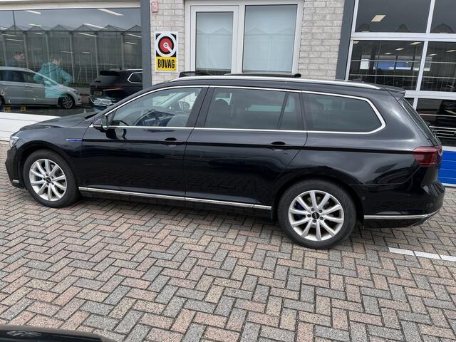 Volkswagen PASSAT Variant 1.4 TSI PHEV GTE Business / AUTOMAAT/ PANO/ MATRIX/ KEYLESS/ NAVI/ DIGITAL DASH/ ADAPT. CRUISE/ LEDER/ DAB/ STOEL VERWARM. CLIMA/ PARK. SENSOREN + CAMERA/ APP-CONNECT/ BLUETOOTH/ RIJ-MODI