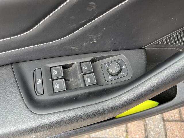 Volkswagen PASSAT Variant 1.4 TSI PHEV GTE Business / AUTOMAAT/ PANO/ MATRIX/ KEYLESS/ NAVI/ DIGITAL DASH/ ADAPT. CRUISE/ LEDER/ DAB/ STOEL VERWARM. CLIMA/ PARK. SENSOREN + CAMERA/ APP-CONNECT/ BLUETOOTH/ RIJ-MODI