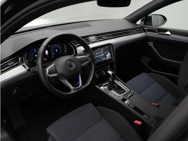 Volkswagen PASSAT Variant 1.4 TSI 218 pk DSG PHEV GTE Business | Panoramadak | Trekhaak | Navigatie Discover Pro | IQ Light | Dynaudio | Adaptief onderstel
