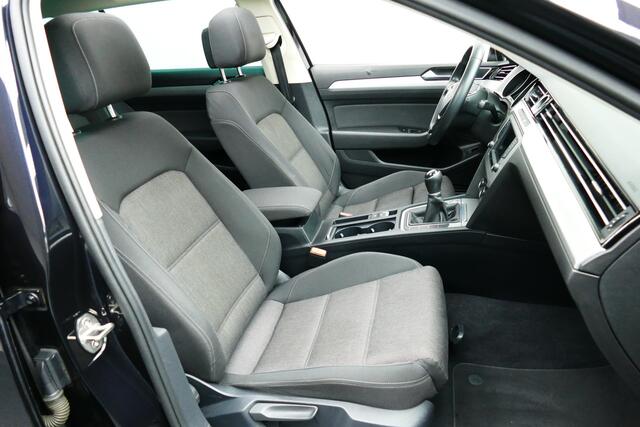 Volkswagen PASSAT Variant 1.4 TSI ACT Connected Series. Panodak, Adaptive Cruise, Navi, 19"LMV, Haak 1600kg