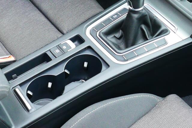 Volkswagen PASSAT Variant 1.4 TSI ACT Connected Series. Panodak, Adaptive Cruise, Navi, 19"LMV, Haak 1600kg