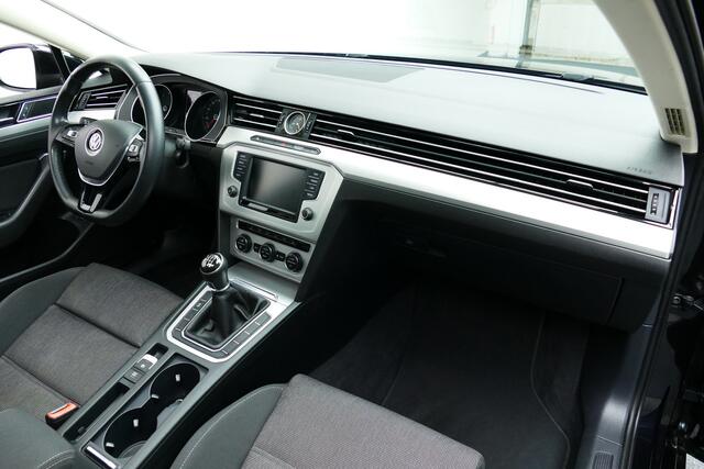 Volkswagen PASSAT Variant 1.4 TSI ACT Connected Series. Panodak, Adaptive Cruise, Navi, 19"LMV, Haak 1600kg