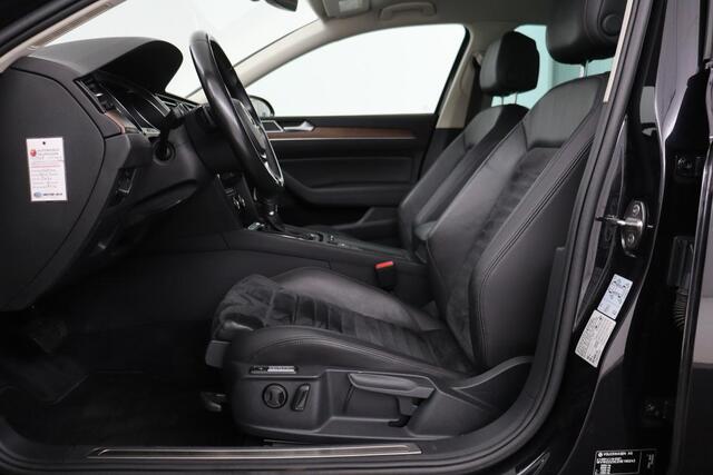 Volkswagen PASSAT 1.4 TSI TSI Highline | Stoelverwarming | Carplay | Trekhaak| Leder/Alcantara | Full LED | Navigatie | Adaptive cruise | Climate control