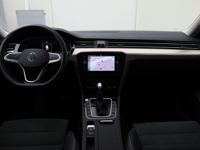 Volkswagen PASSAT Variant 1.5TSI/150PK Elegance DSG · Leder/Alcantara · Navigatie · Parkeersensoren