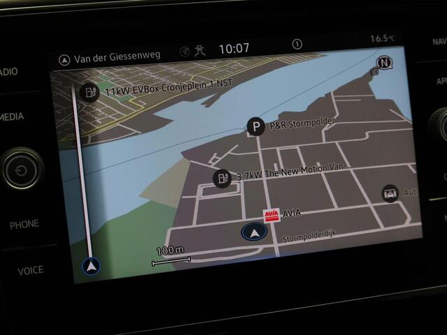 Volkswagen PASSAT Variant 1.5TSI/150PK Elegance DSG · Leder/Alcantara · Navigatie · Parkeersensoren