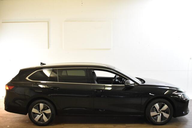 Volkswagen PASSAT Variant 1.5 eTSI 150PK BUSINESS 360°CAMERA/ALCANTARA/TREKHAAK